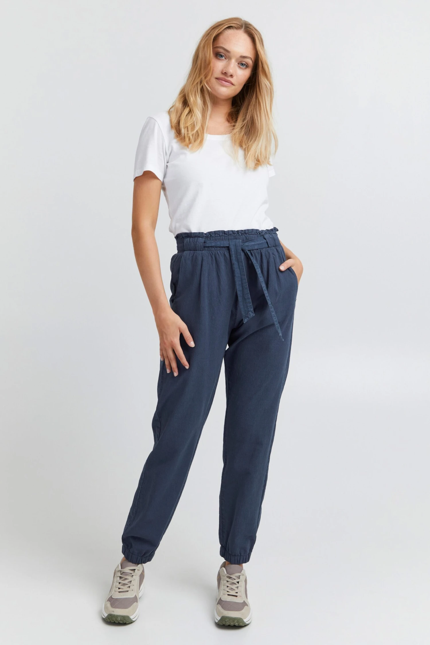 OXMO Bundfaltenhosen Loosefit Hose Lennja Frauen Dunkelblau – Bild 3