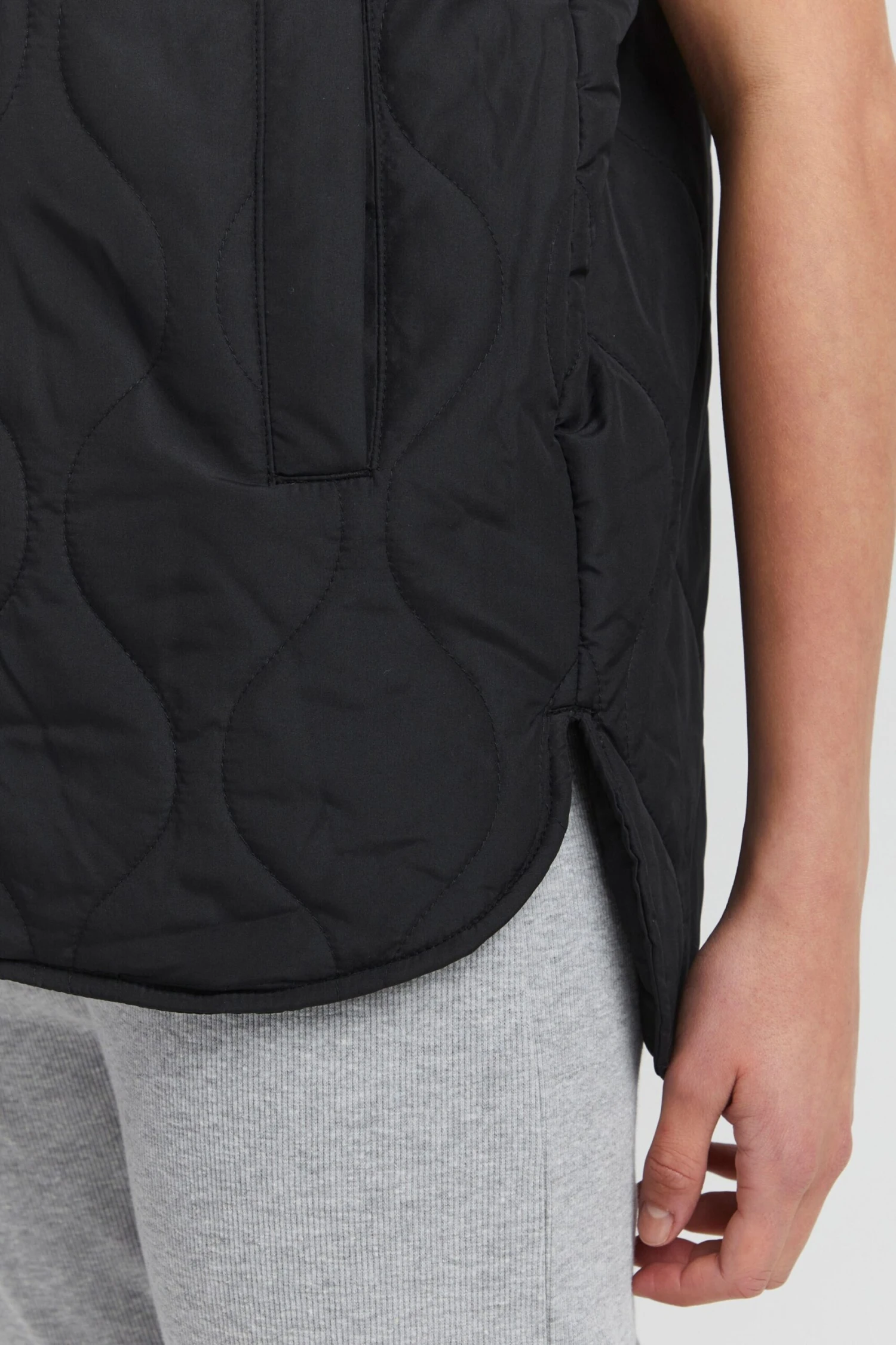 OXMO Westen Steppweste Svala Frauen Schwarz – Bild 6