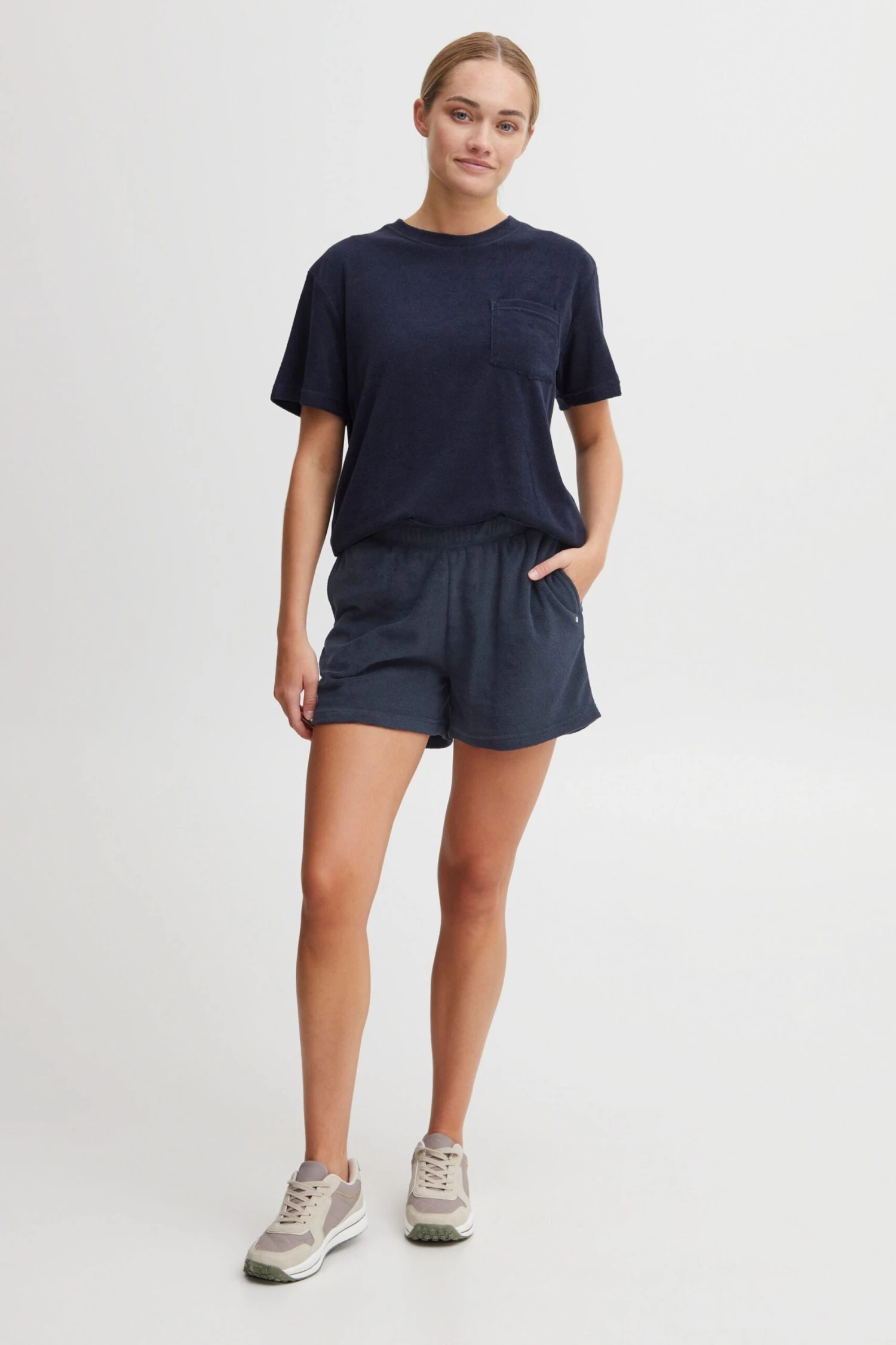 OXMO Shorts Regular Hose Frauen Blau – Bild 4