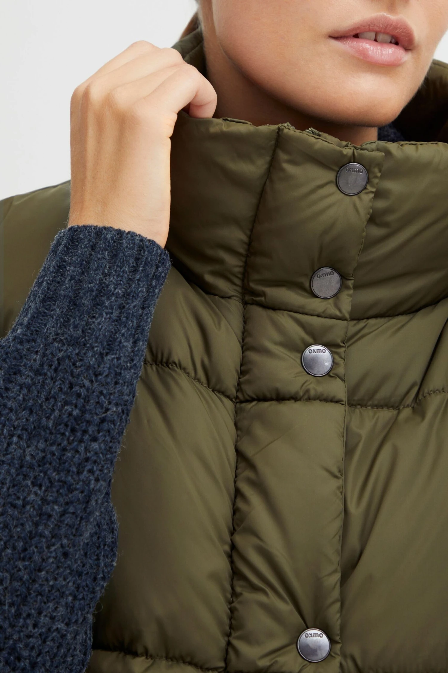 OXMO Westen Steppweste Bodani Frauen Oliv – Bild 5