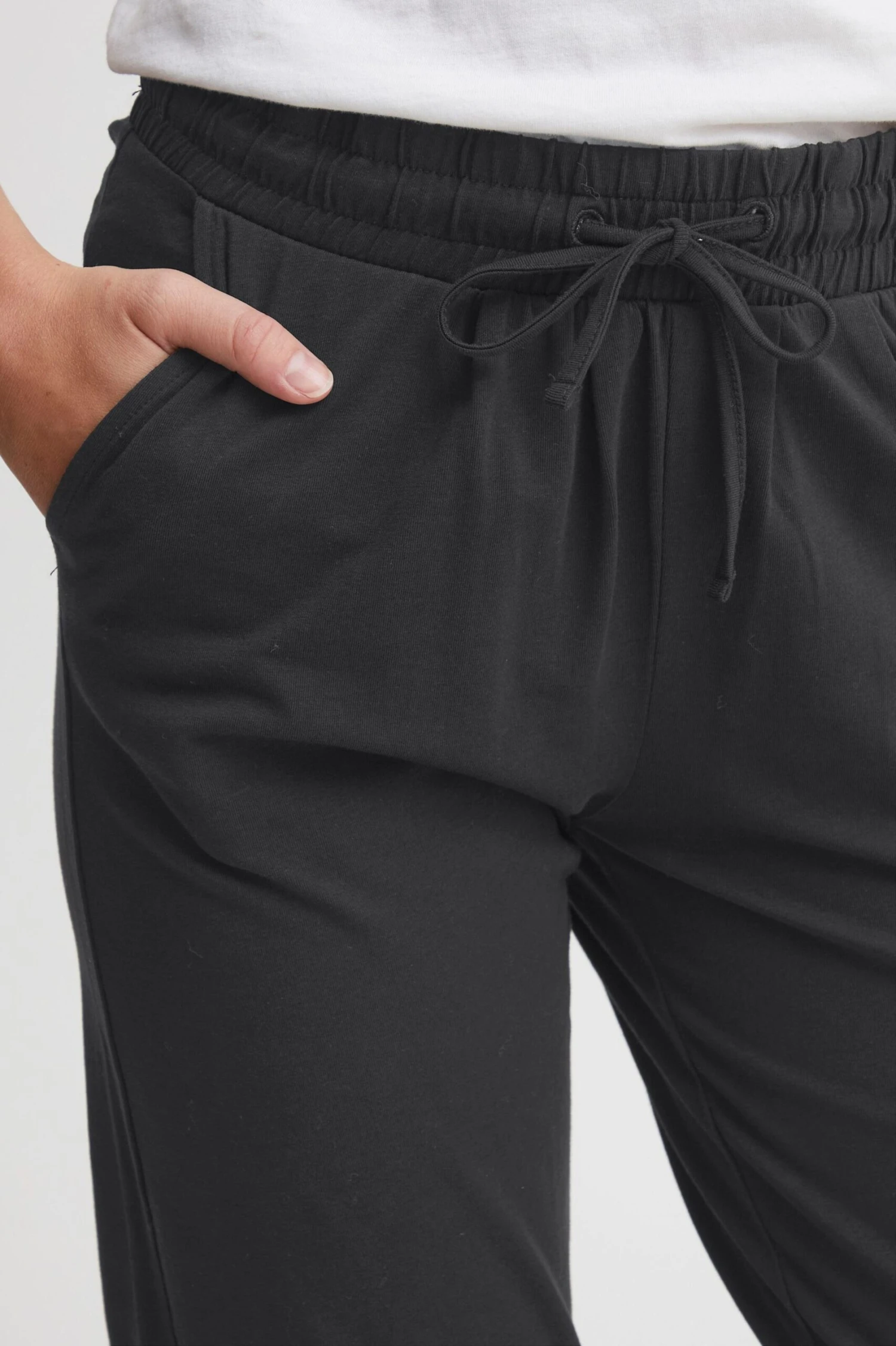 OXMO Stoffhosen Tapered Bundfaltenhose Oxodette Frauen Schwarz – Bild 5